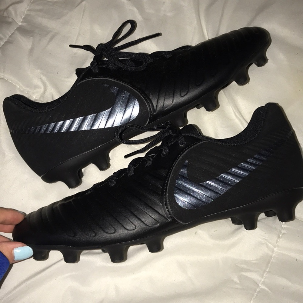 NIKE TIEMPO SOCCER CLEATS 7.5 UNISEX